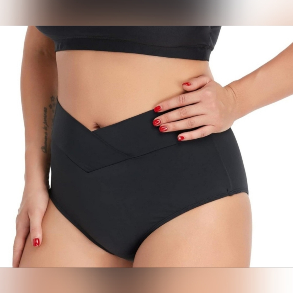 NWOT High waisted bikini bottom